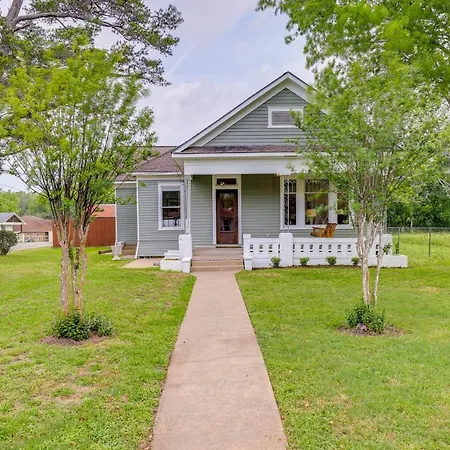 Cozy Bellville Home With Gas Grill And Private Yard!
